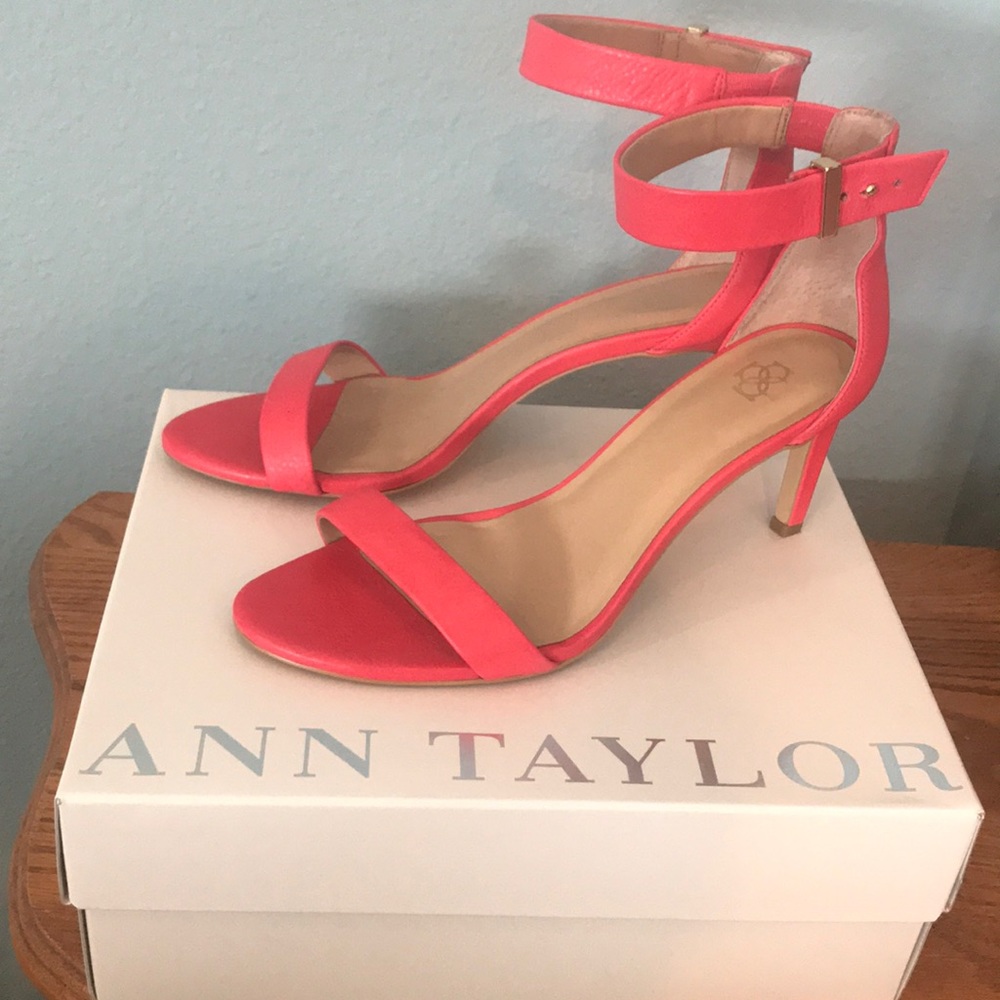 ANN TAYLOR CORAL COLORED ANKLE STRAP SANDAL HEEL SIZE 7 M